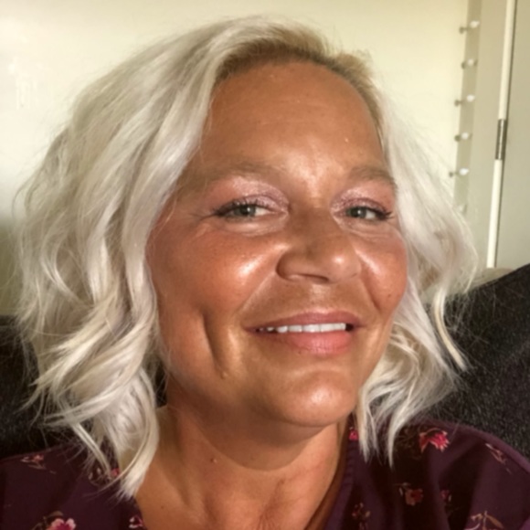 Meet your Posher, Julie - Picture 1 of 1